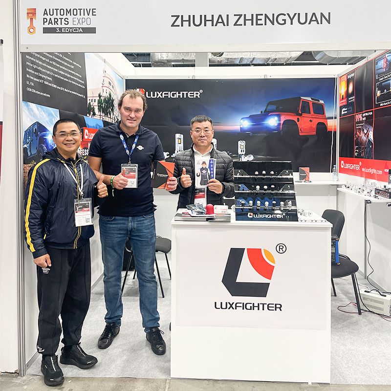 Đèn pha và đèn sương mù LED LUXFIGHTER PHỤ TÙNG Ô TÔ Expo nhận được sự hoan nghênh rộng rãi